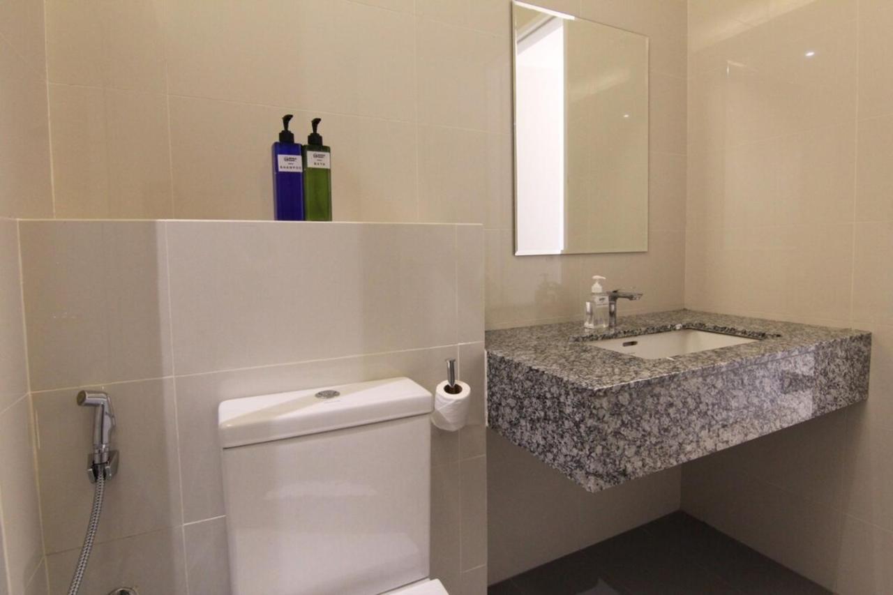 The Azure Residences Kampong Baharu Sungai Way Extérieur photo