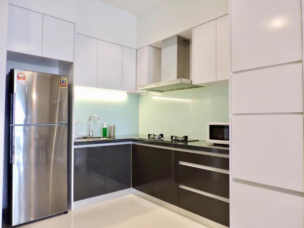 The Azure Residences Kampong Baharu Sungai Way Extérieur photo